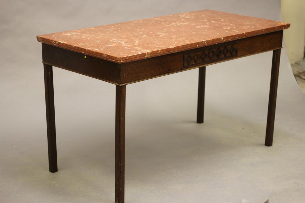 A GEORGIAN STYLE MAHOGANY SIDE TABLE Image