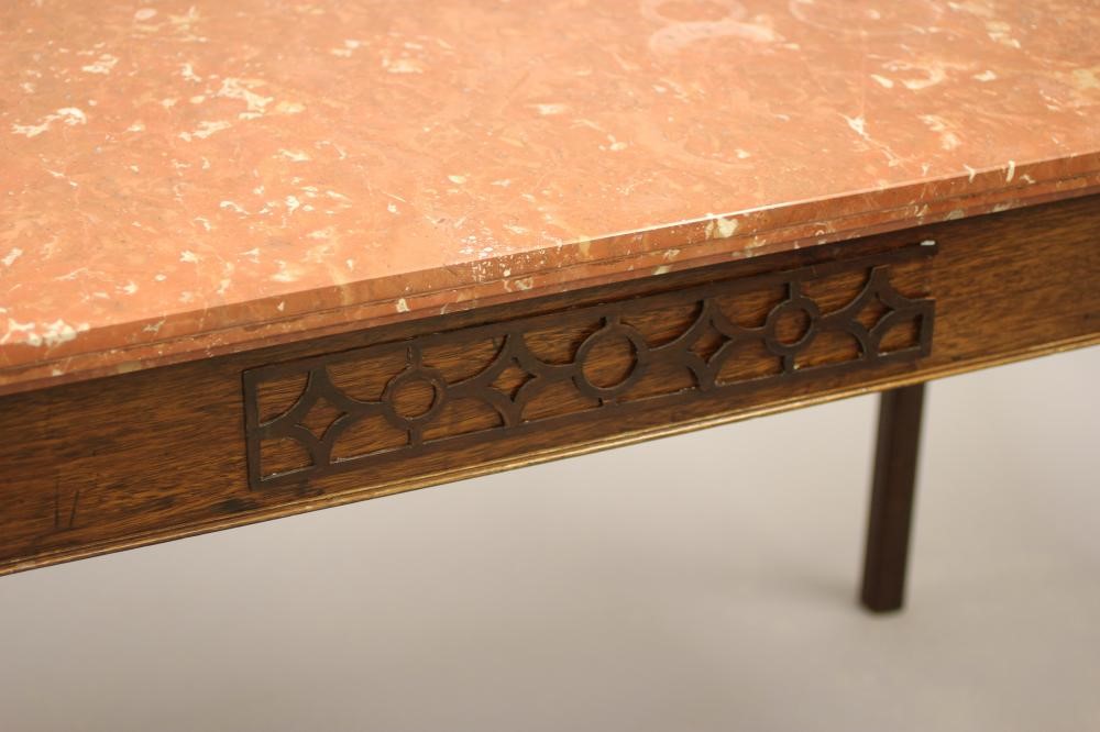 A GEORGIAN STYLE MAHOGANY SIDE TABLE Image