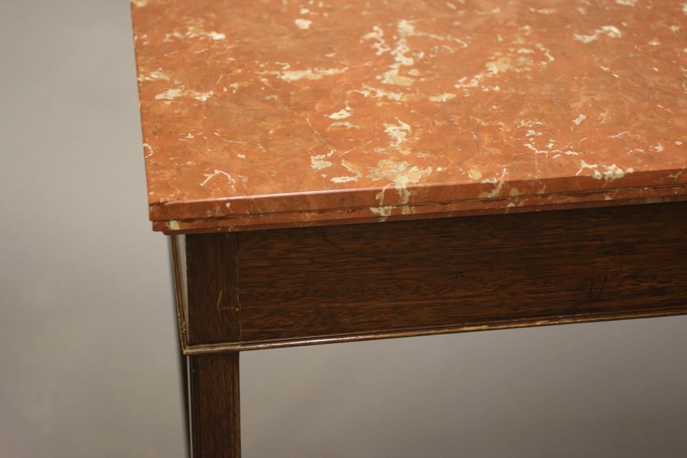 A GEORGIAN STYLE MAHOGANY SIDE TABLE Image
