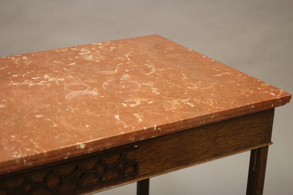 A GEORGIAN STYLE MAHOGANY SIDE TABLE Image