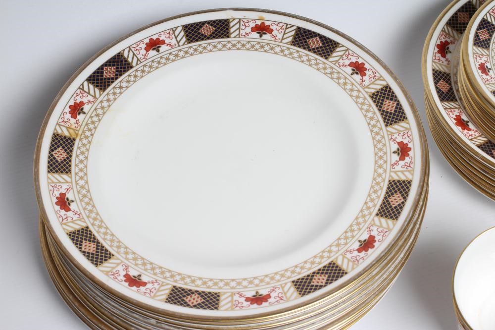 A ROYAL CROWN DERBY CHINA "DERBY BORDER" IMARI PATTERN PART DINNER AND TEA SERVICE Image