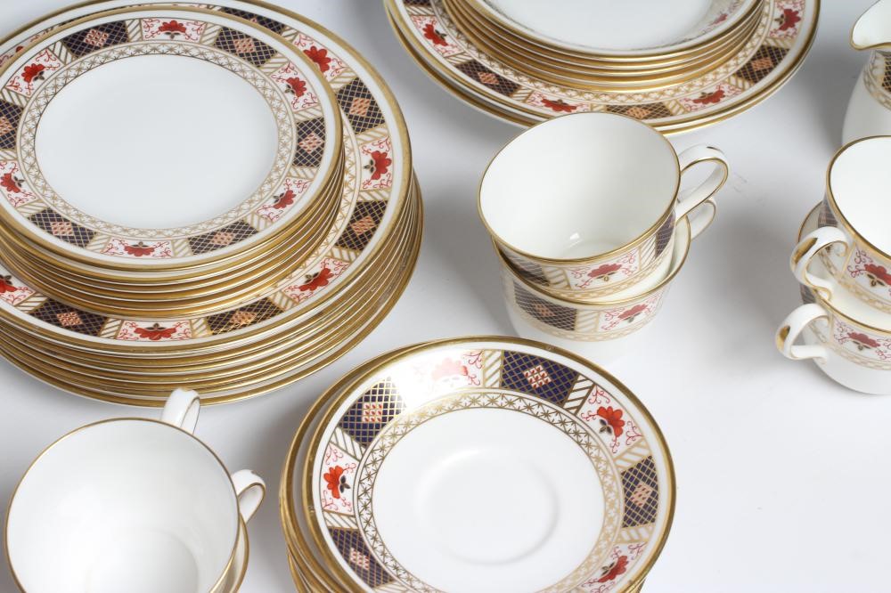 A ROYAL CROWN DERBY CHINA "DERBY BORDER" IMARI PATTERN PART DINNER AND TEA SERVICE Image