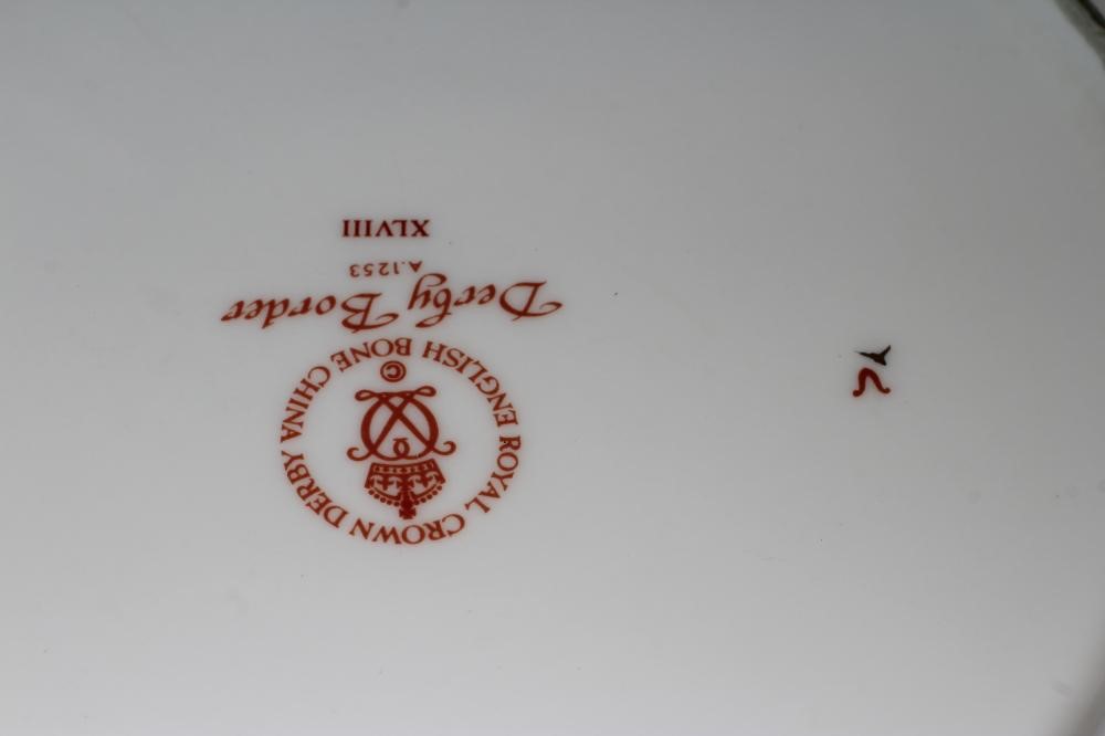 A ROYAL CROWN DERBY CHINA "DERBY BORDER" IMARI PATTERN PART DINNER AND TEA SERVICE Image