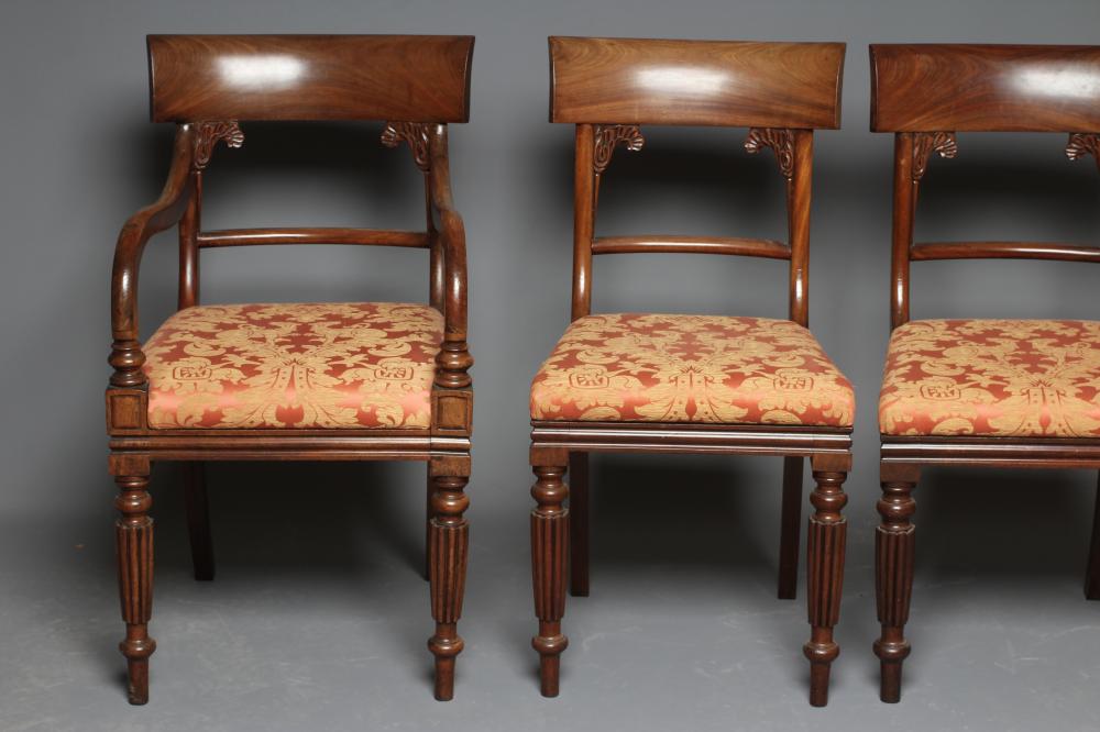 A SET OF EIGHT WILLIAM IV MAHOGANY DINING CHAIRS Image