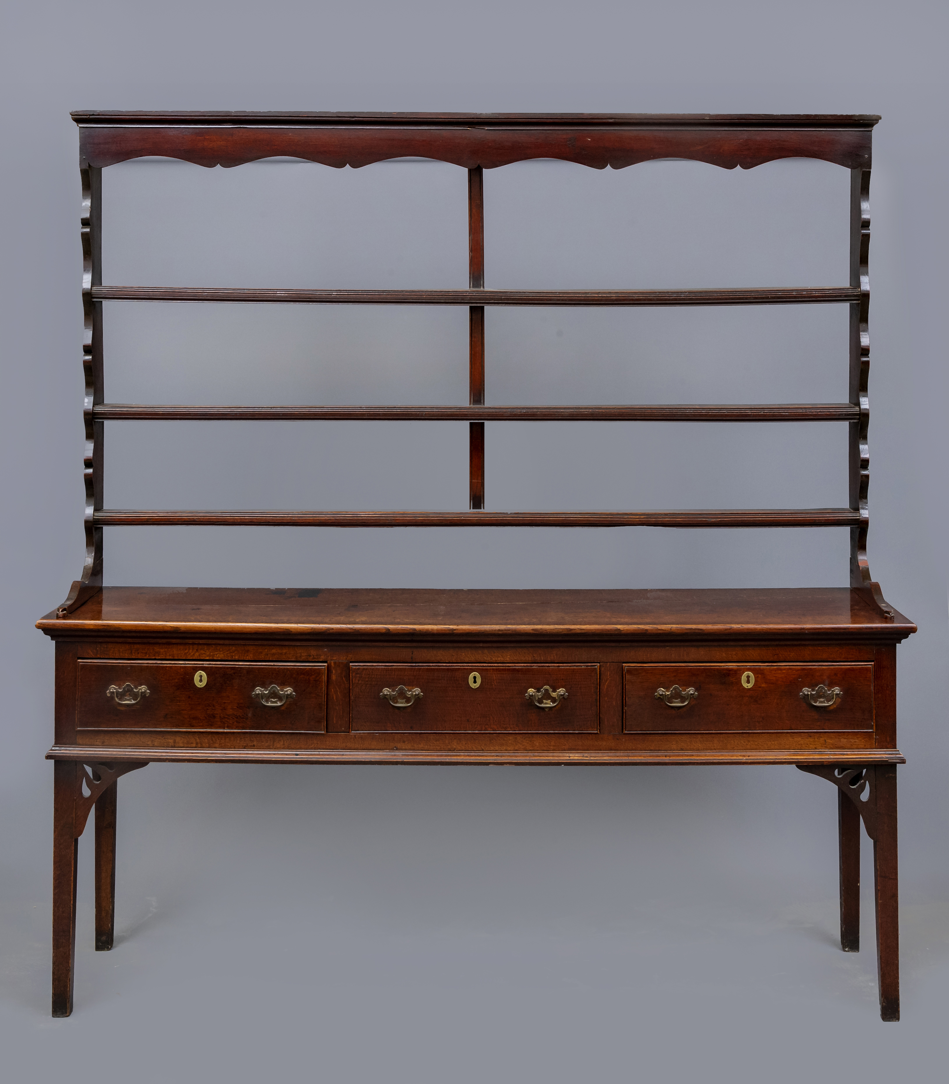 A GEORGIAN OAK DRESSER Image