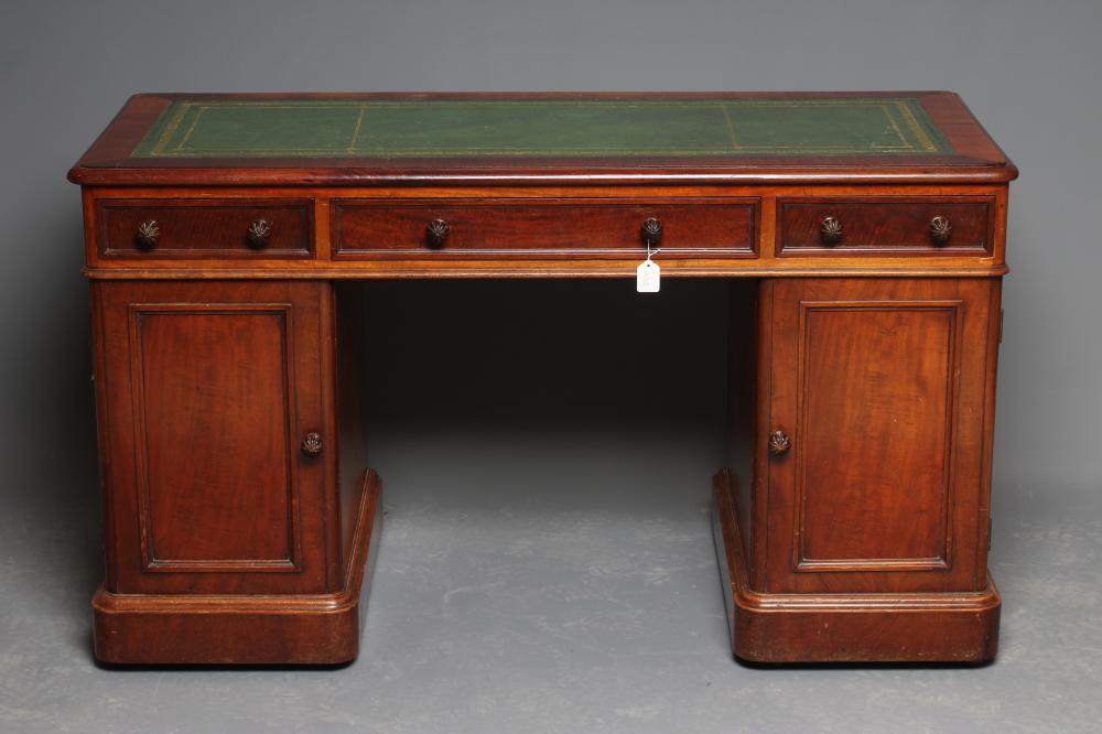 A VICTORIAN MAHOGANY PEDESTAL DESK Image