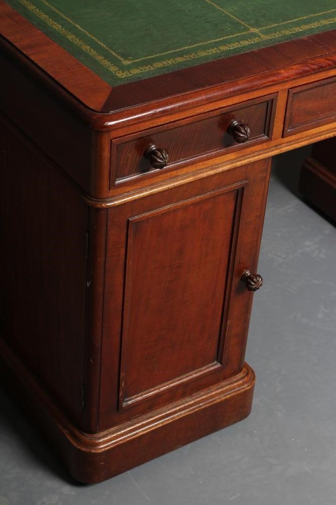 A VICTORIAN MAHOGANY PEDESTAL DESK Image