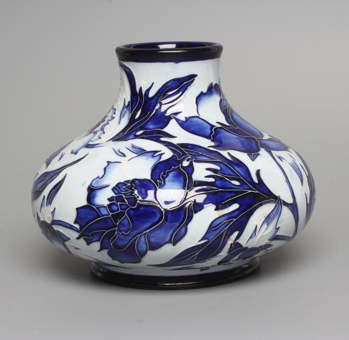 A MOORCROFT POTTERY VASE Image