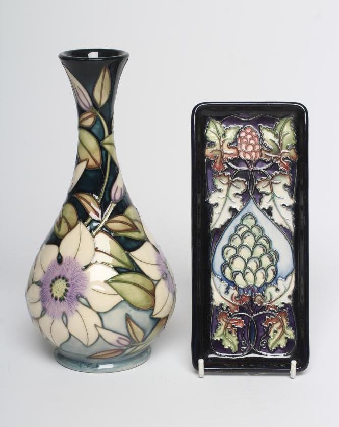 A MOORCROFT POTTERY VASE Image