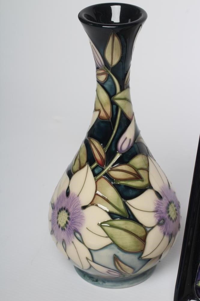 A MOORCROFT POTTERY VASE Image