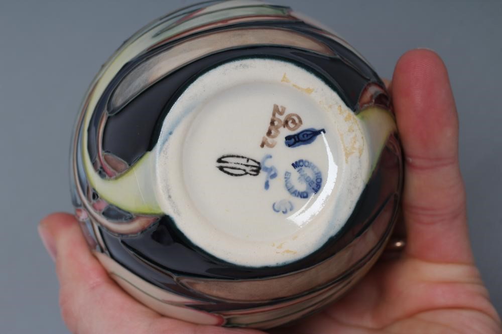 A MOORCROFT POTTERY SMALL JAR AND COVER Image