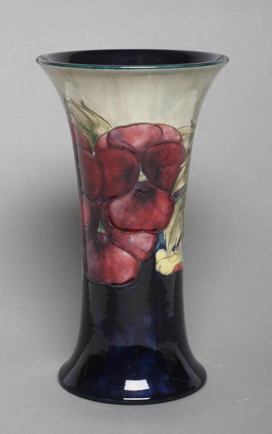A MOORCROFT POTTERY VASE Image