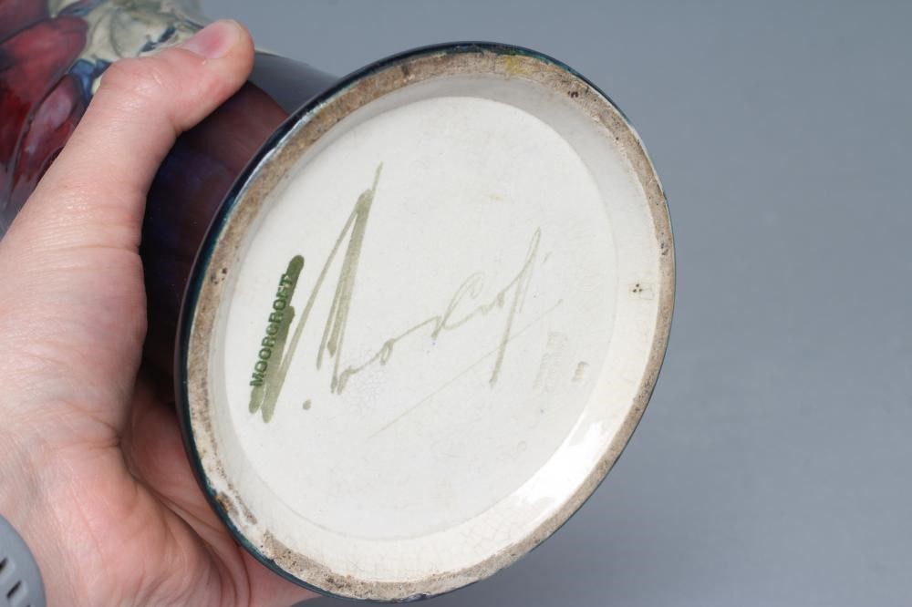 A MOORCROFT POTTERY VASE Image