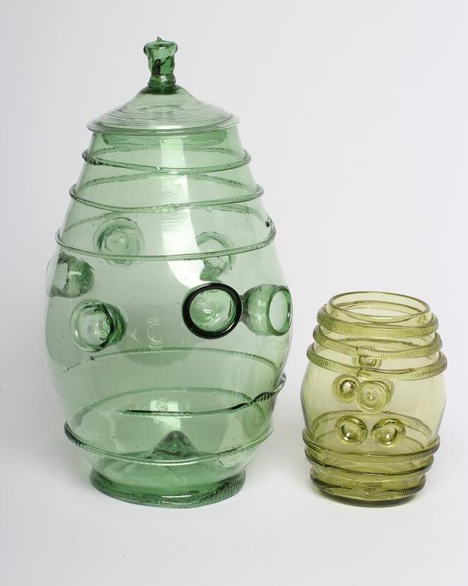 A GERMAN GREEN DAUMENGLAS OR THUMB GLASS AND COVER Image