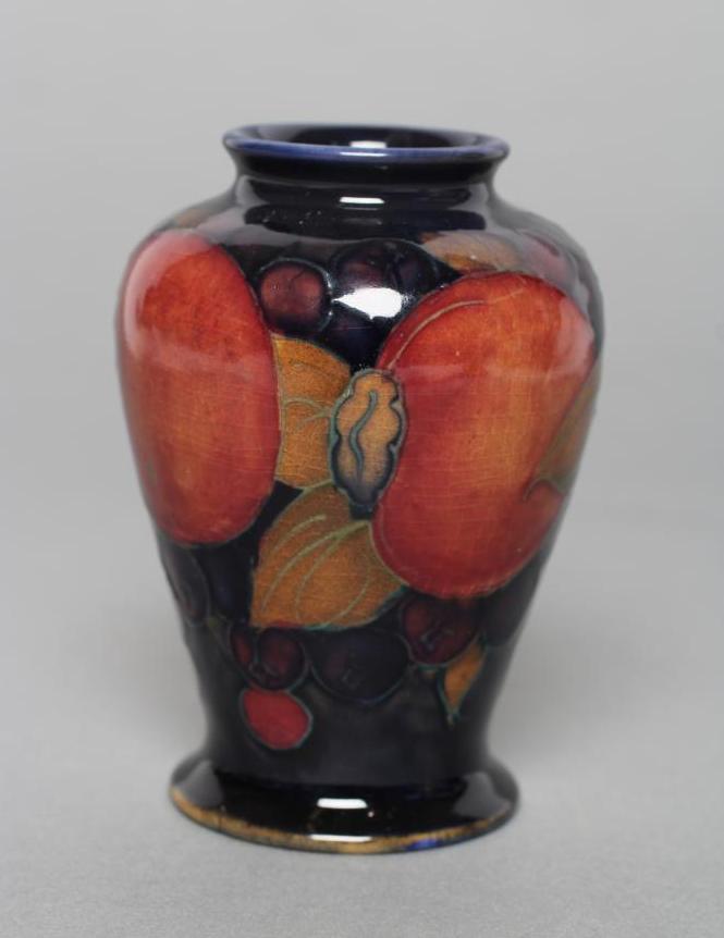 A MOORCROFT POTTERY POMEGRANATE PATTERN SMALL VASE Image