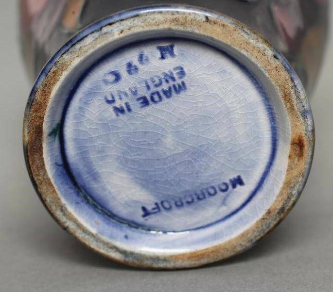 A MOORCROFT POTTERY POMEGRANATE PATTERN SMALL VASE Image