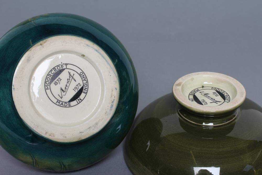 A MOORCROFT POTTERY ANEMONE PATTERN SMALL VASE Image