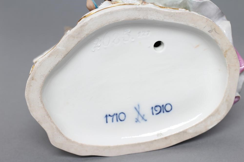 A MEISSEN PORCELAIN FIGURE Image