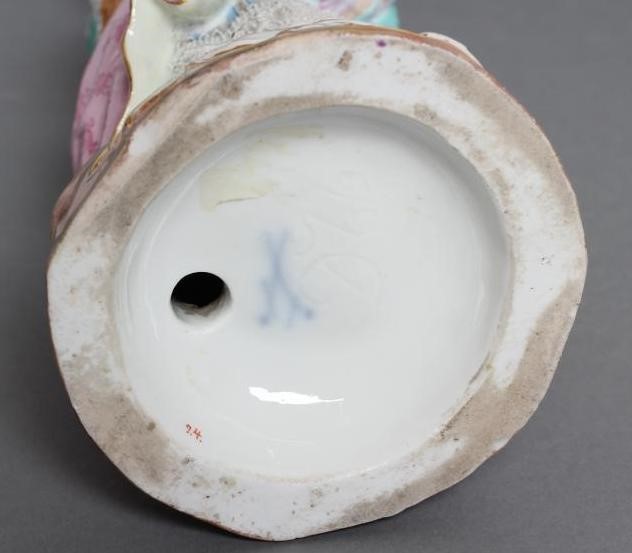 A MEISSEN PORCELAIN FIGURE Image