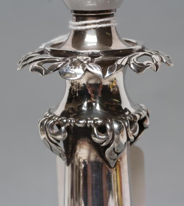 A SILVER ELECTRIC TABLE LAMP BASE Image