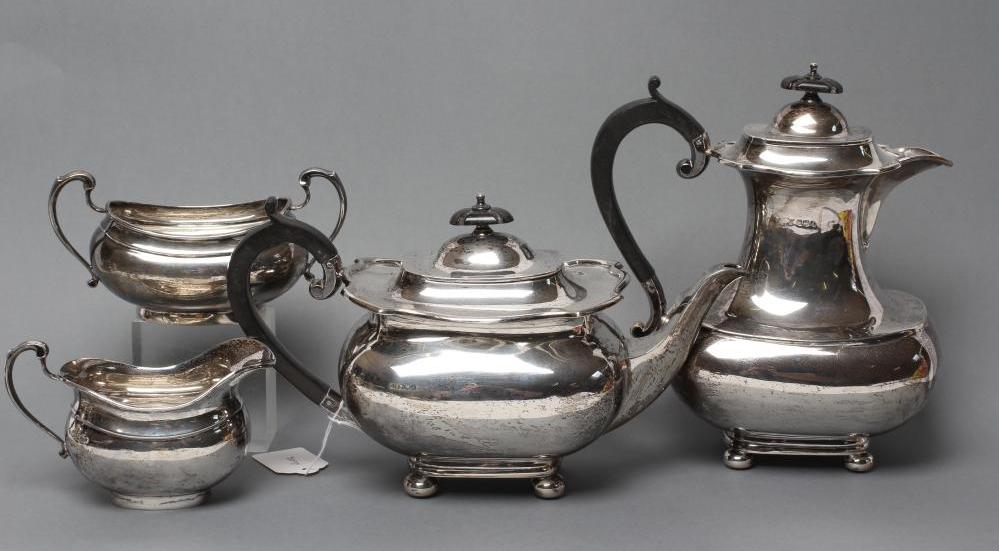 A silver teapot and coffee pot Hartleys Auctioneers & Valuers