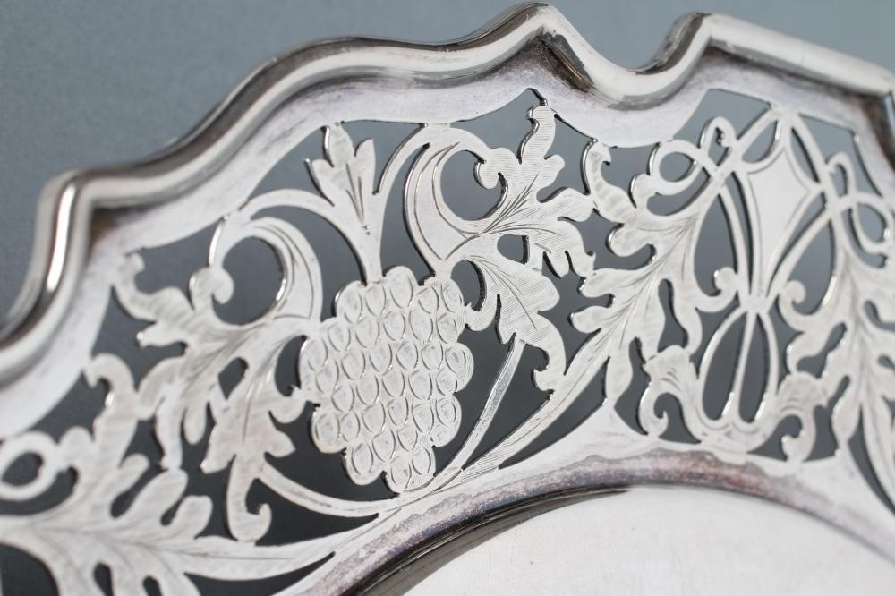 A SILVER LOW PEDESTAL DISH Image