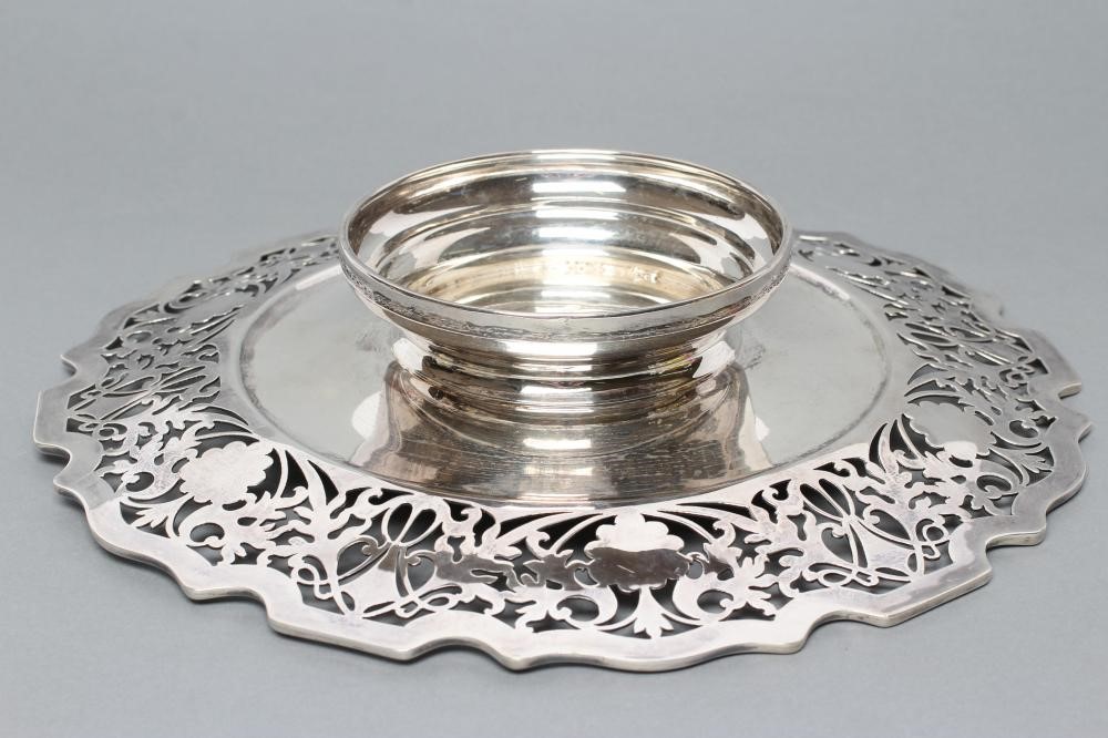 A SILVER LOW PEDESTAL DISH Image