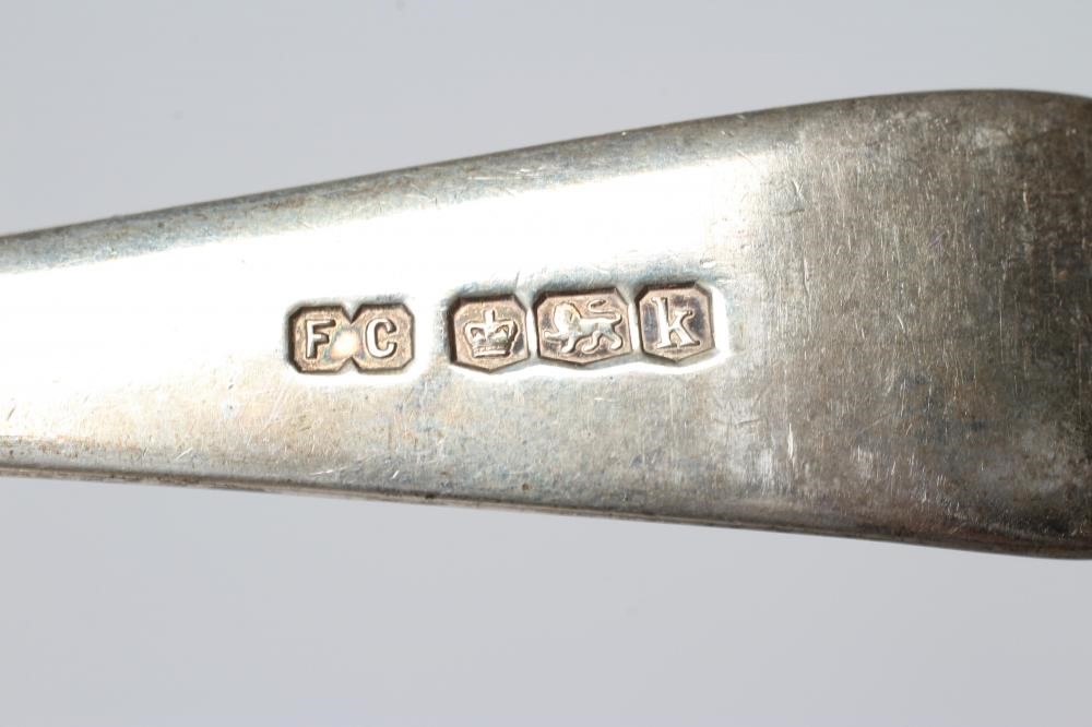 A SET OF TWELVE SILVER RAT-TAIL PATTERN SOUP SPOONS Image