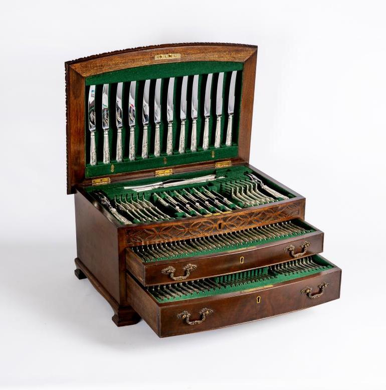 AN EXTENSIVE SILVER KING'S PATTERN TABLE SERVICE for twelve place settings Image