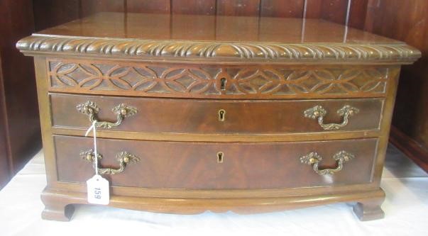 AN EXTENSIVE SILVER KING'S PATTERN TABLE SERVICE for twelve place settings Image