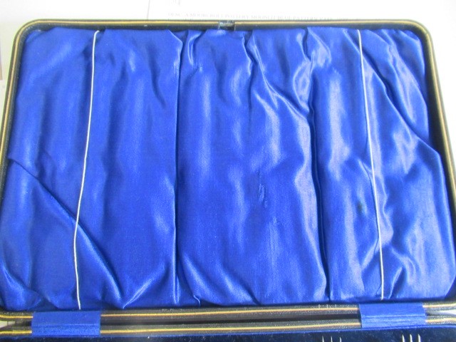 AN EDWARDIAN SET OF SIX PAIRS OF SILVER DESSERT KNIVES AND FORKS Image