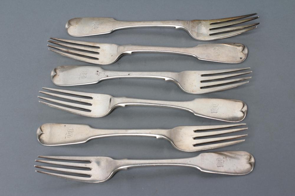 A SET OF SIX WILLIAM IV IRISH SILVER FIDDLE PATTERN TABLE FORKS Image