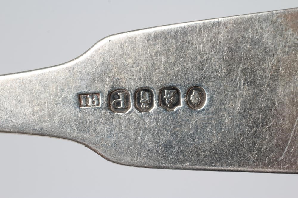 A SET OF SIX WILLIAM IV IRISH SILVER FIDDLE PATTERN TABLE FORKS Image