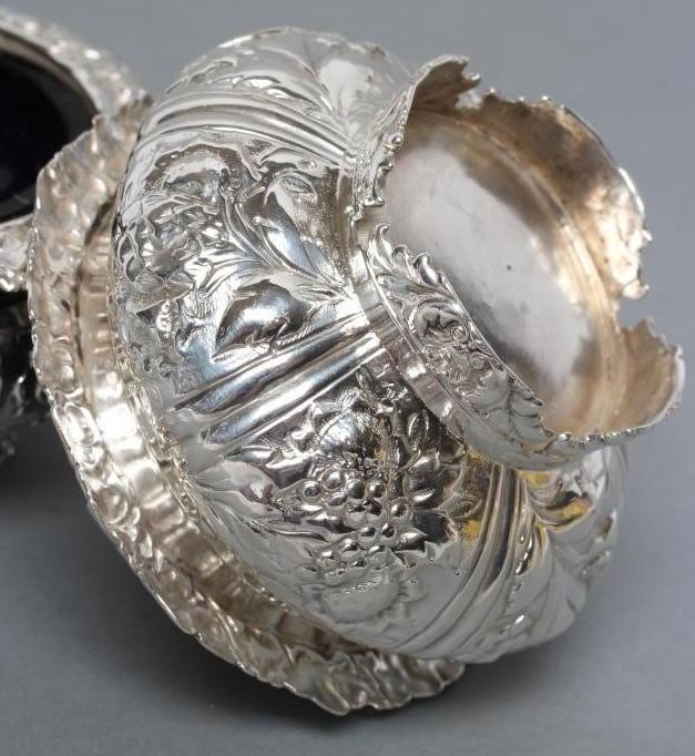 A PAIR OF GEORGE IV SILVER SALTS Image