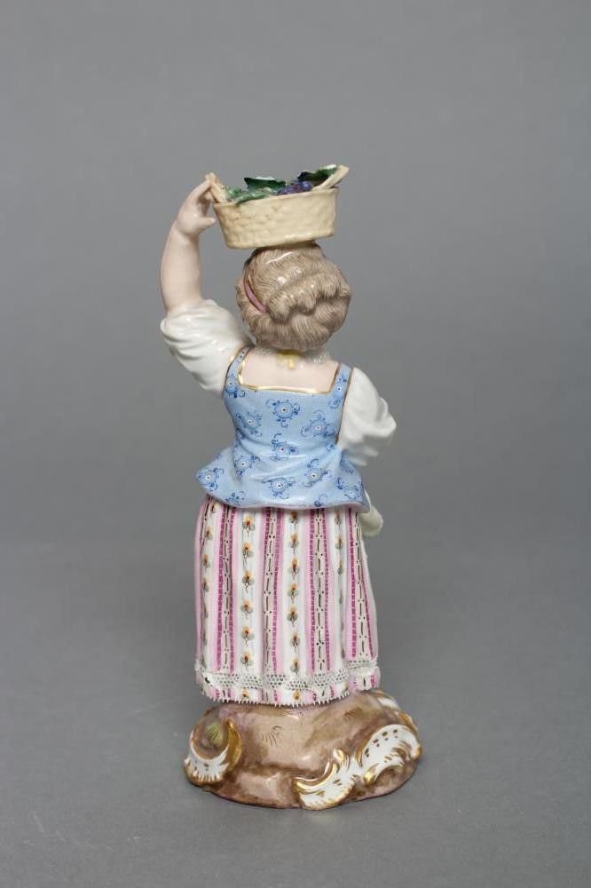 A MEISSEN PORCELAIN FIGURE Image