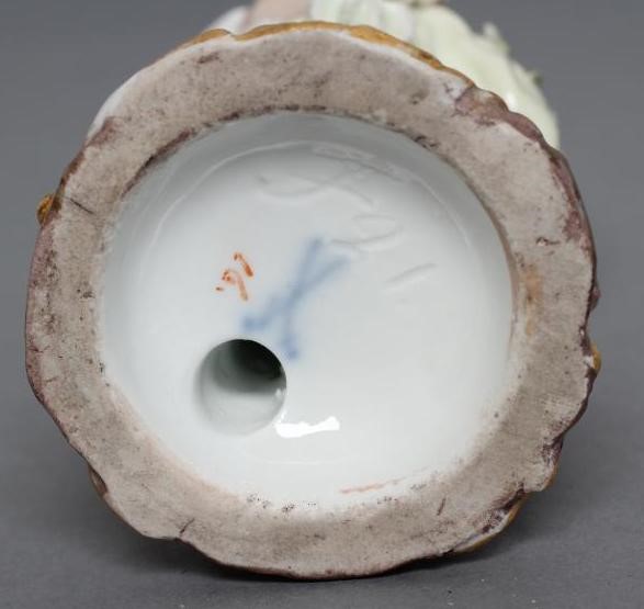 A MEISSEN PORCELAIN FIGURE Image