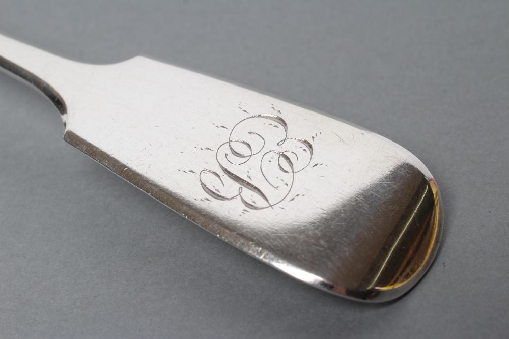 AN EARLY VICTORIAN SILVER FIDDLE PATTERN BASTING SPOON Image