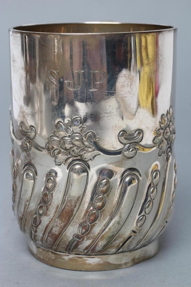 AN EDWARDIAN SILVER MUG Image