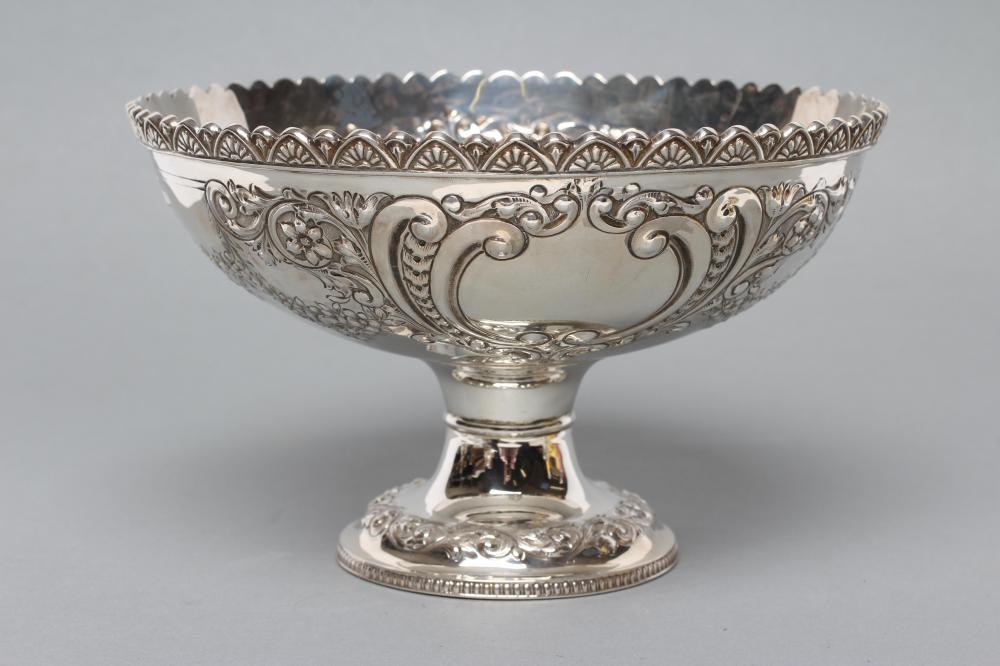 AN EDWARDIAN SILVER PEDESTAL BOWL Image