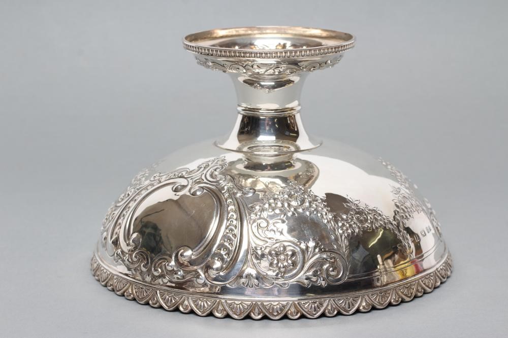 AN EDWARDIAN SILVER PEDESTAL BOWL Image