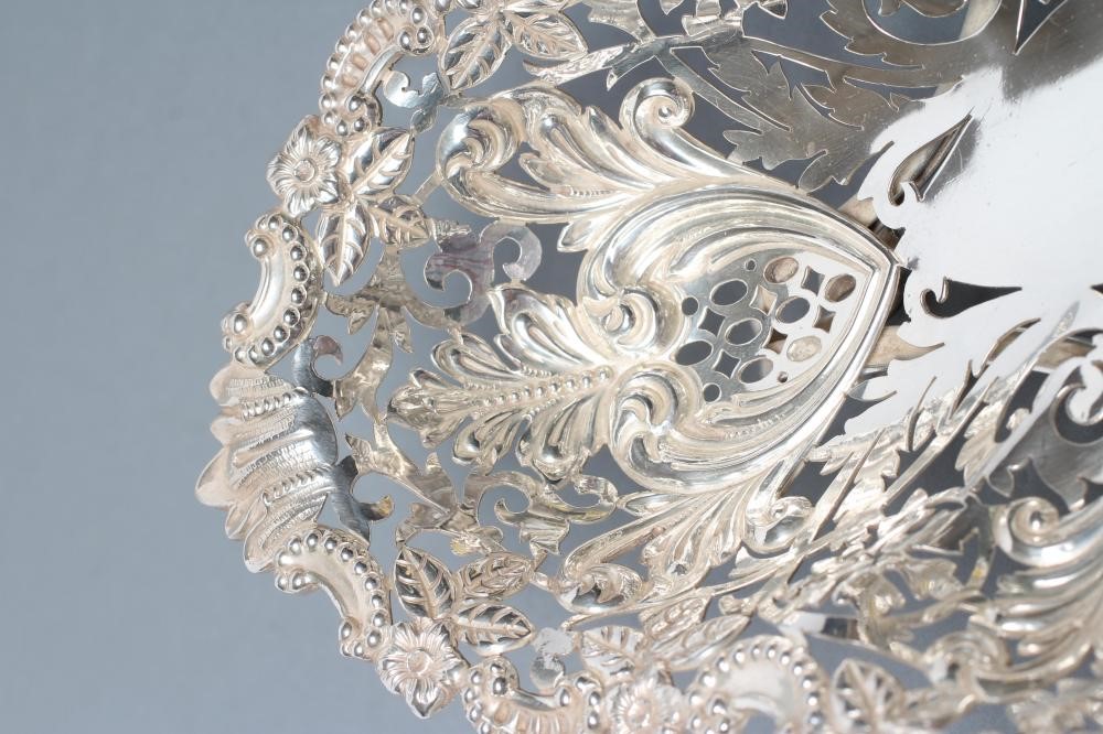 AN EDWARDIAN SILVER SWEETMEAT BOWL Image