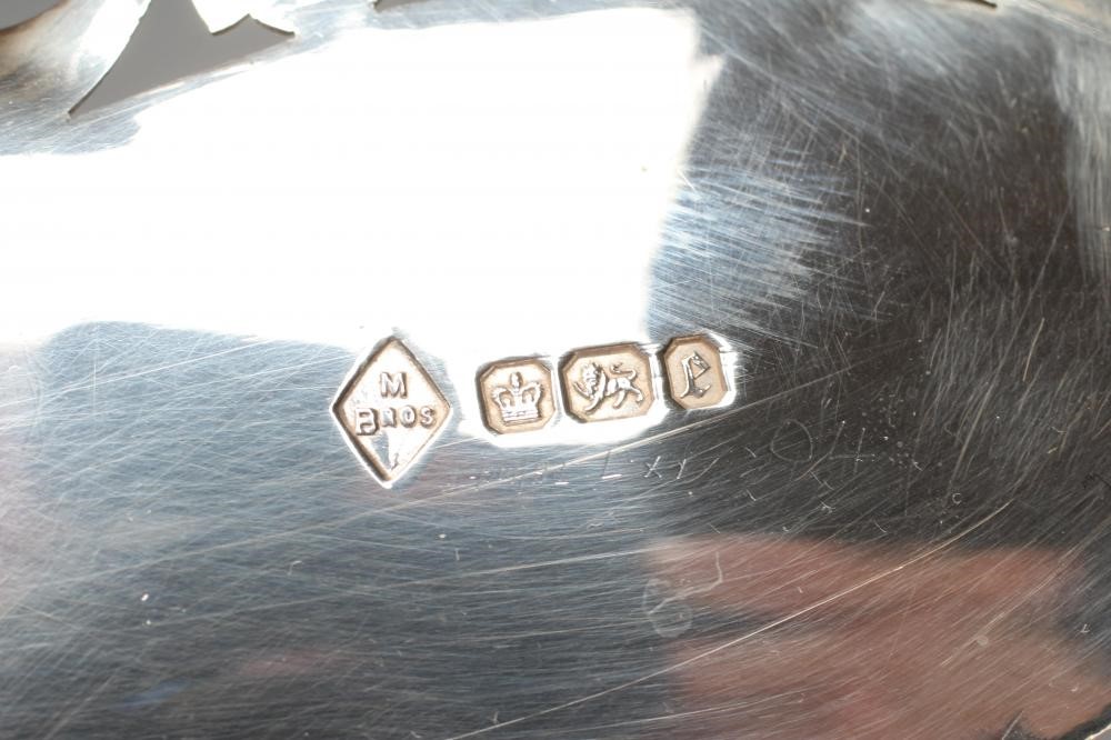 AN EDWARDIAN SILVER SWEETMEAT BOWL Image