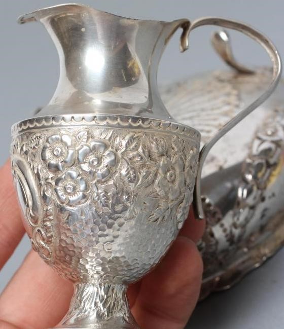 A LATE VICTORIAN SILVER SUGAR BOWL Image