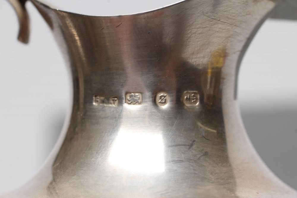 A LATE VICTORIAN SILVER SUGAR BOWL Image