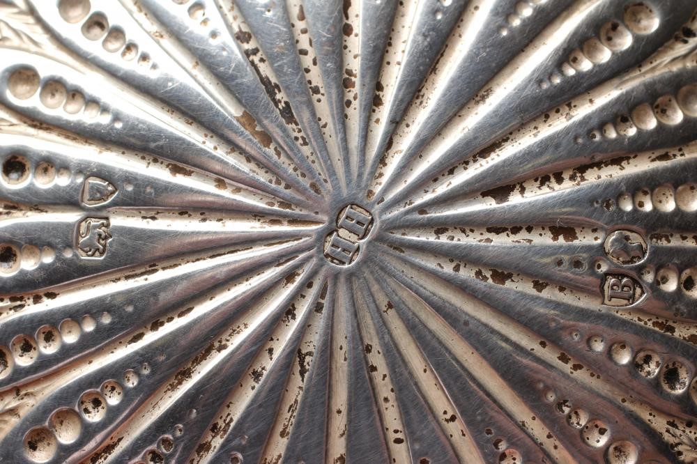 A LATE VICTORIAN SILVER SUGAR BOWL Image