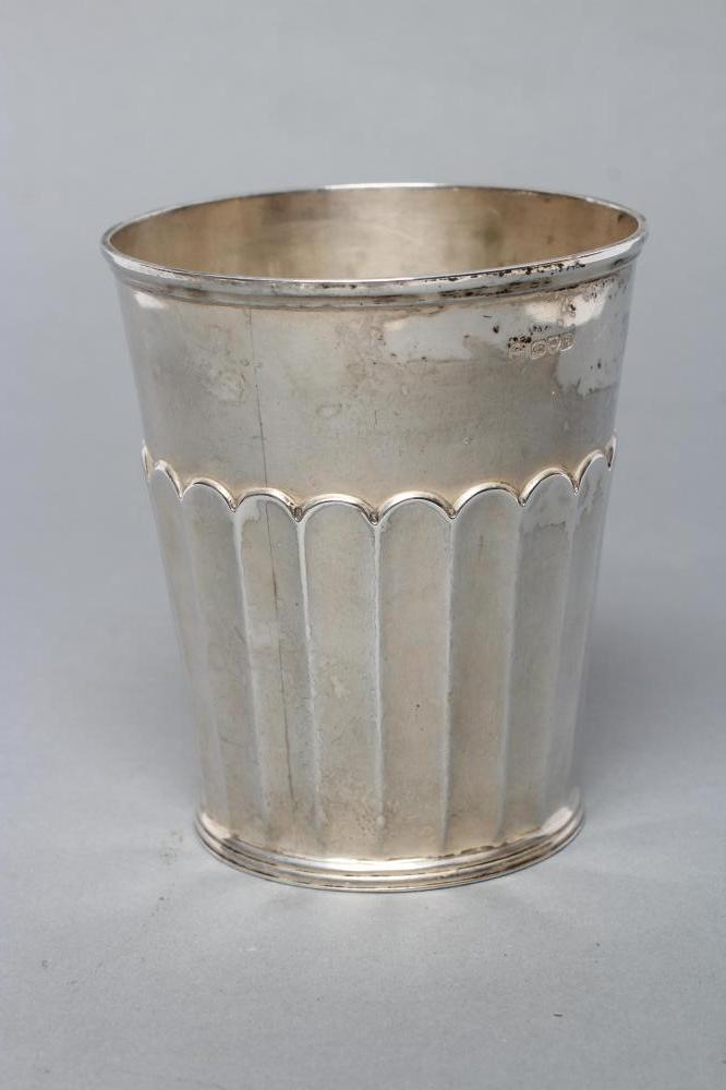 AN EDWARDIAN SILVER BEAKER Image