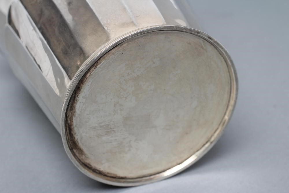 AN EDWARDIAN SILVER BEAKER Image