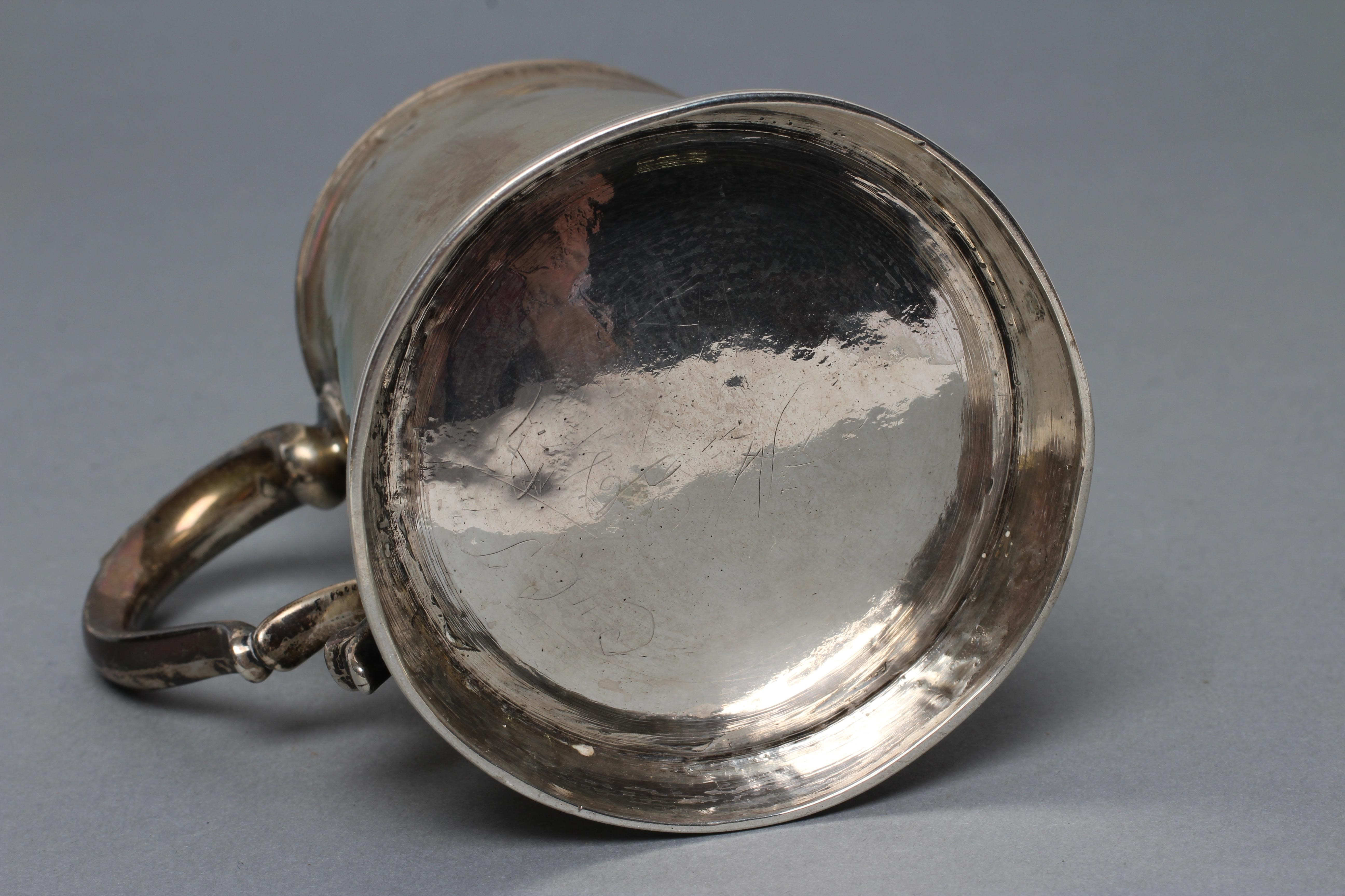 A GEORGE III SILVER SMALL MUG Image