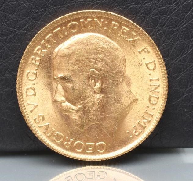 A GEORGE V GOLD SOVEREIGN Image