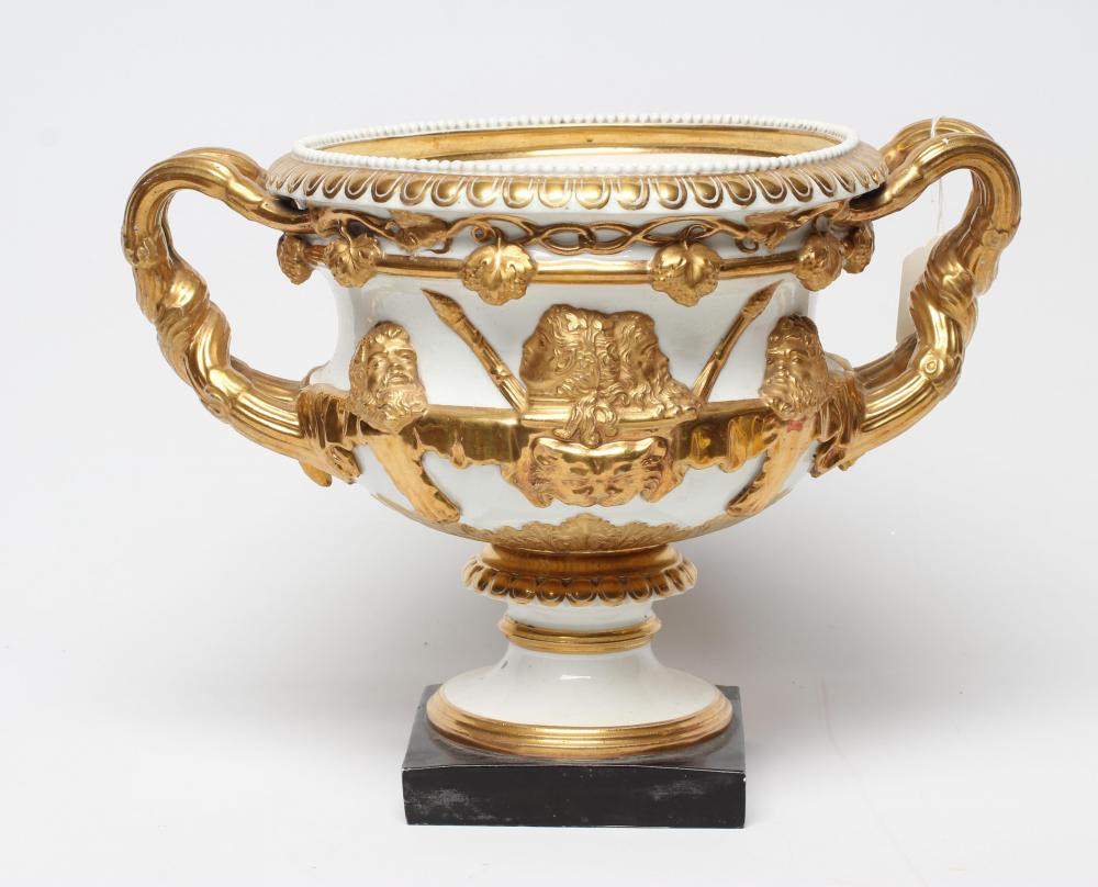 AN ENGLISH PORCELAIN WARWICK VASE Image